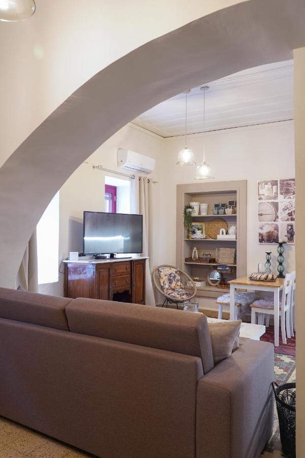 Traditional House Of 1898 In The Heart Of Old Town Of Nafplion Exteriör bild