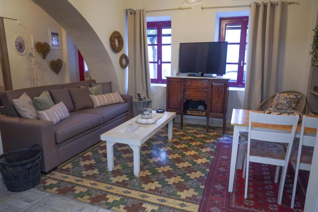Traditional House Of 1898 In The Heart Of Old Town Of Nafplion Exteriör bild
