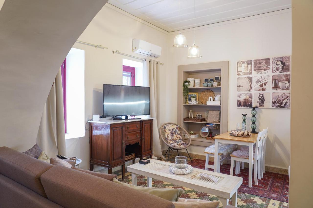Traditional House Of 1898 In The Heart Of Old Town Of Nafplion Exteriör bild